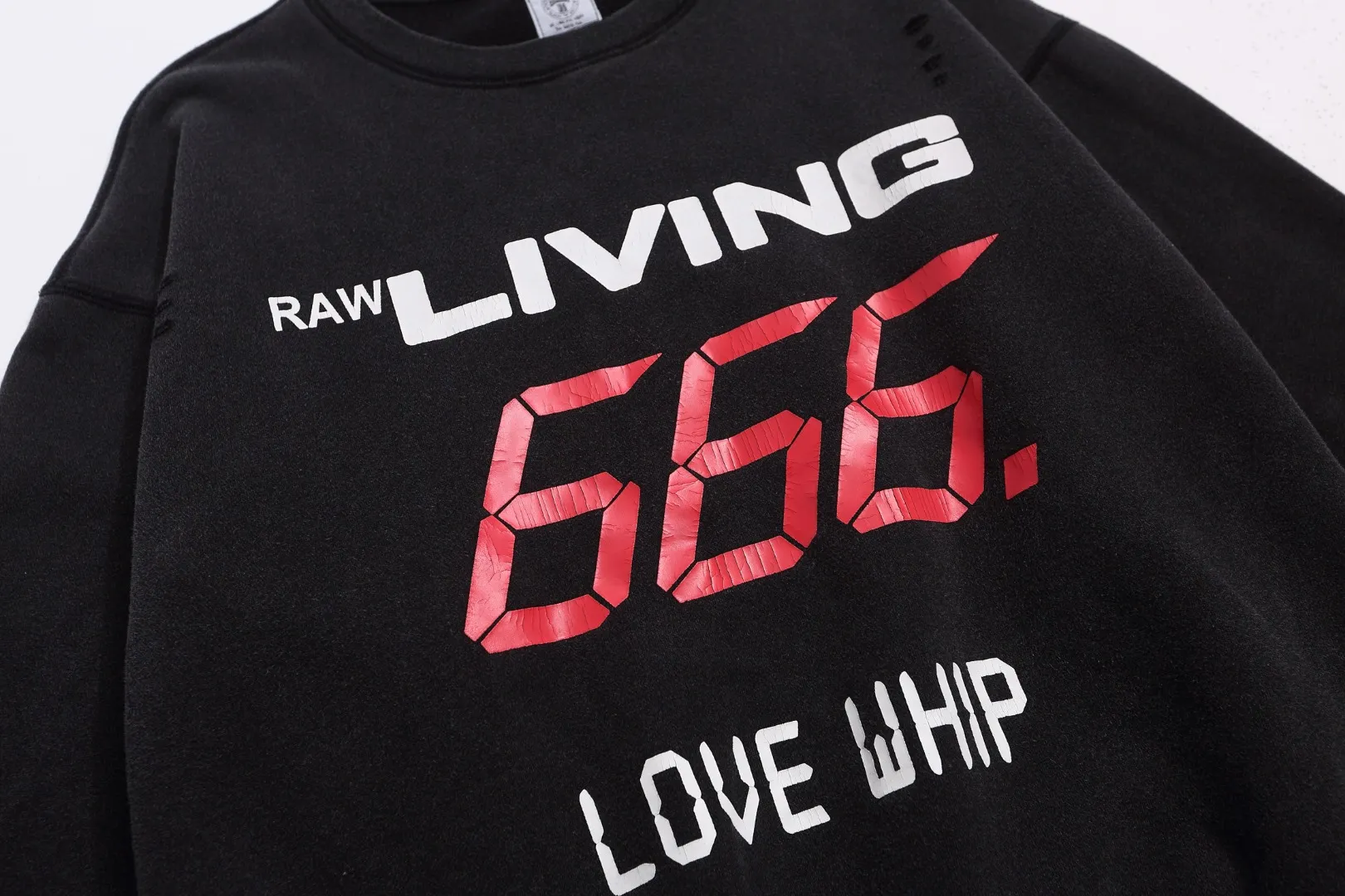 SAINT MICHAEL Retro Washed, Distressed Heavyweight Round Neck Plus Velvet Loose Pullover Sweatshirt Long Sleeves Fabric: 420g Style Number: SM601 Size: S-M-L-XL Color: Black Price: P198